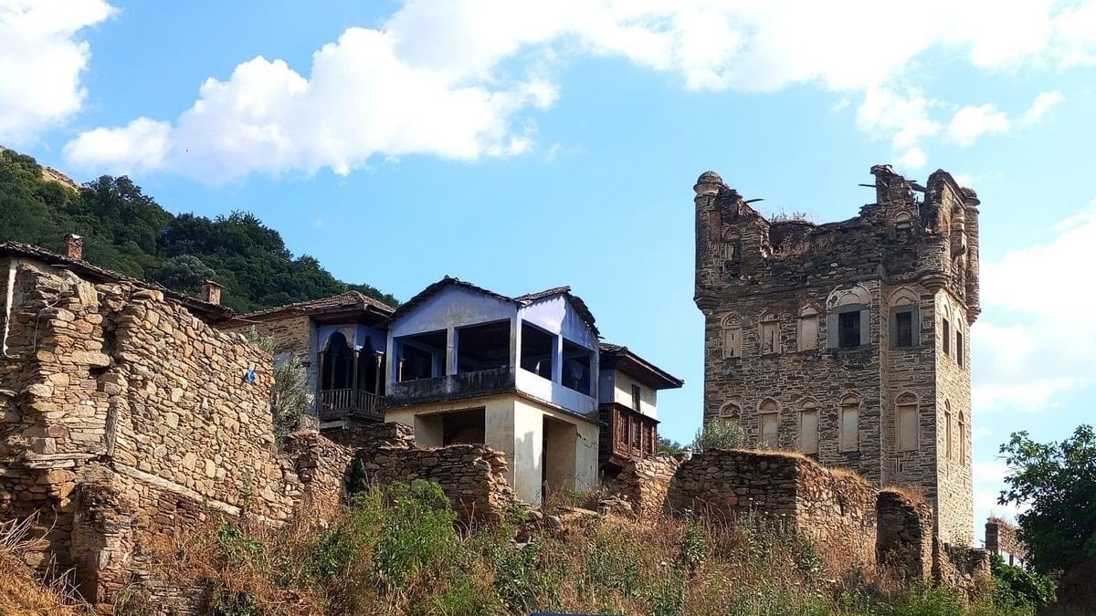 Tarihi Arpaz Kulesi ve Beyler Konağı çökme tehlikesiyle karşı karşıya