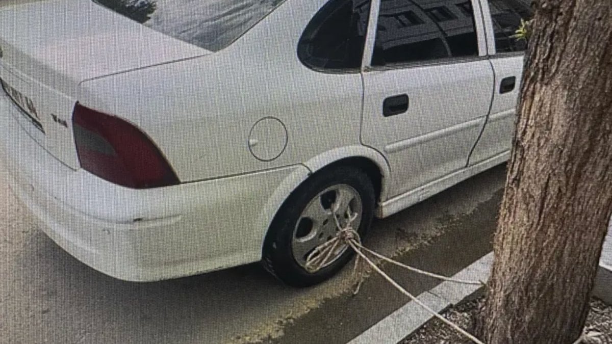 Tokat’ta bir vatandaş sel tehdidine karşı aracını ağaca bağladı
