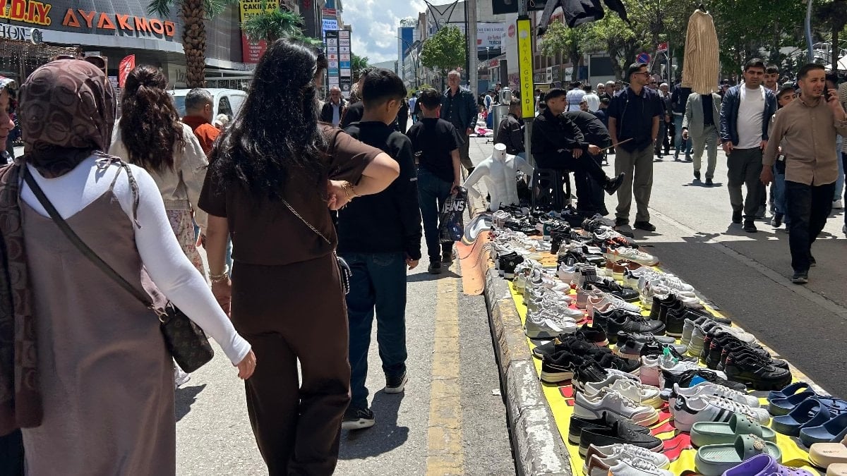 Van’da arife günü nedeniyle caddelerde yoğunluk oluştu