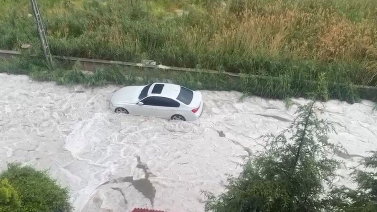 Ankara’da dolu ve sağanak hayatı olumsuz etkiledi