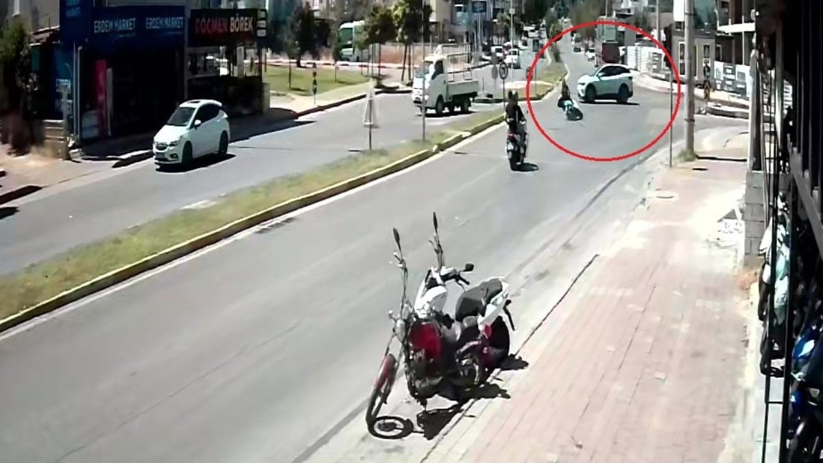 Antalya’da çocuklarını okuldan almak için yola çıkan anne, kazada hayatını kaybetti