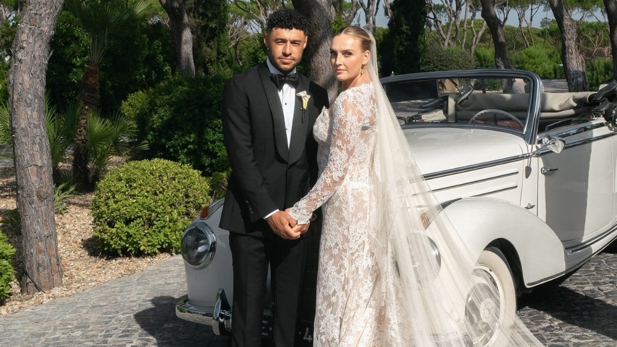 Beşiktaş’ın eski yıldızı Alex Oxlade ile şarkıcı Perrie Edwards evlendi