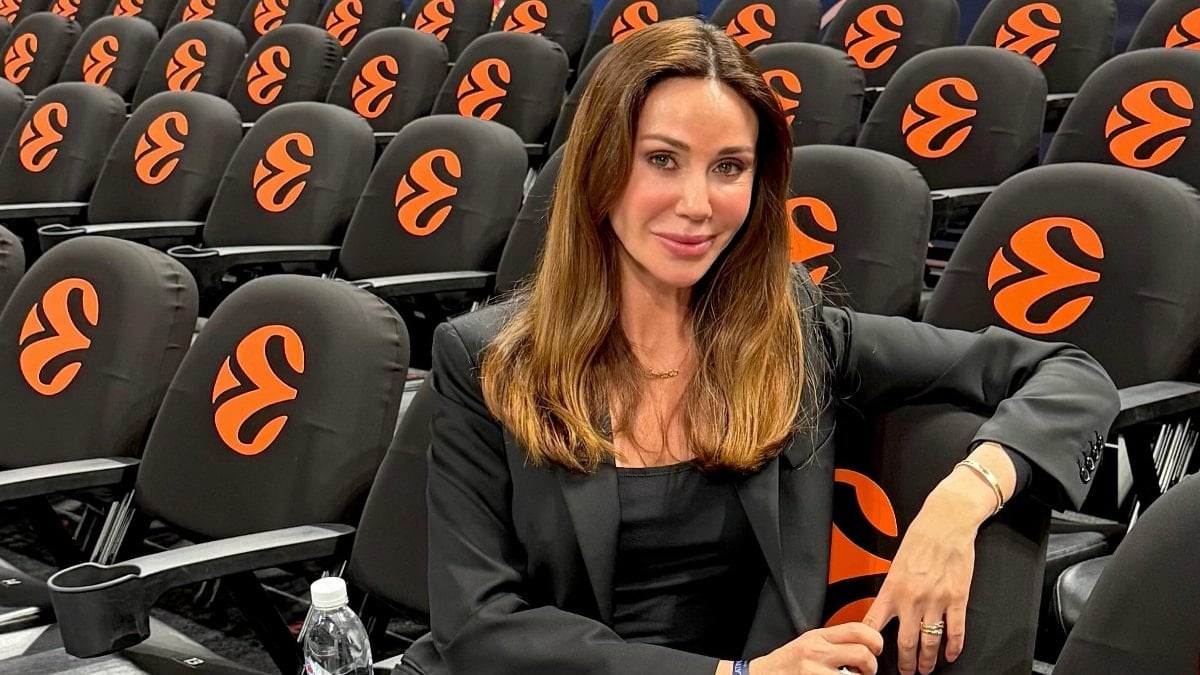 Demet Şener podyumda: Kıyafet bana güç hissettiriyor