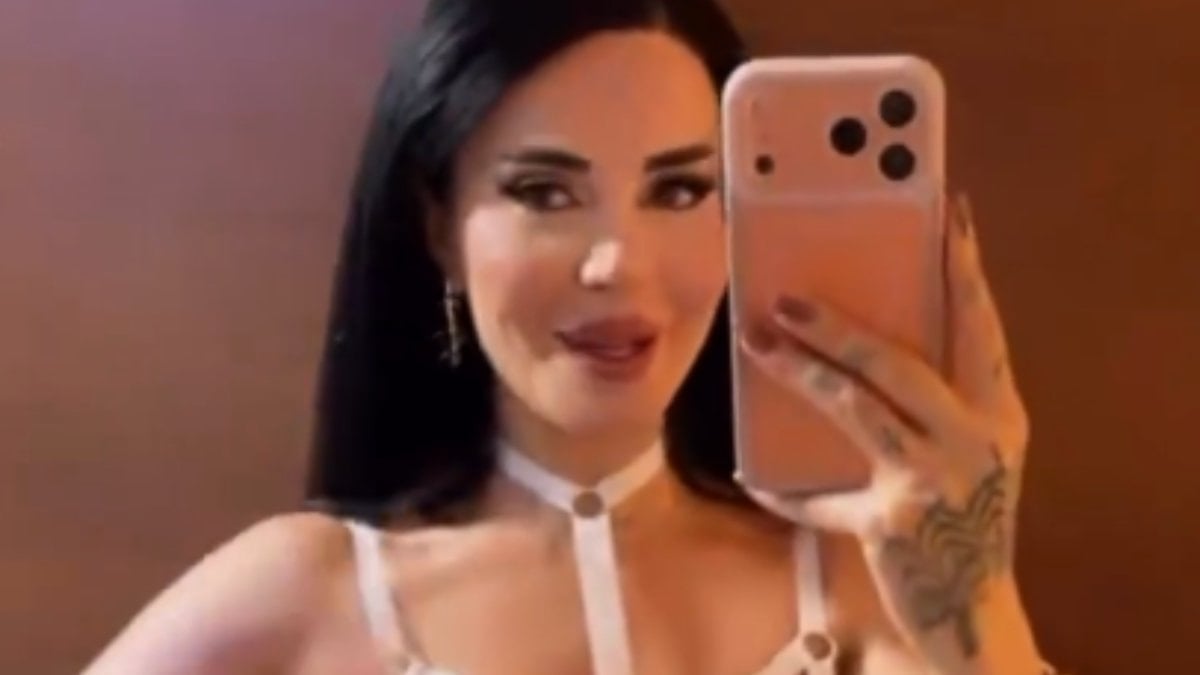 DJ Melek Özçağan: Namaz kılmak isterdim ama ters teper