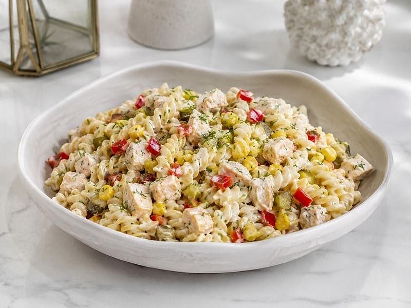 Doyurucu Ve Pratik Tavuklu Makarna Salatası Tarifi