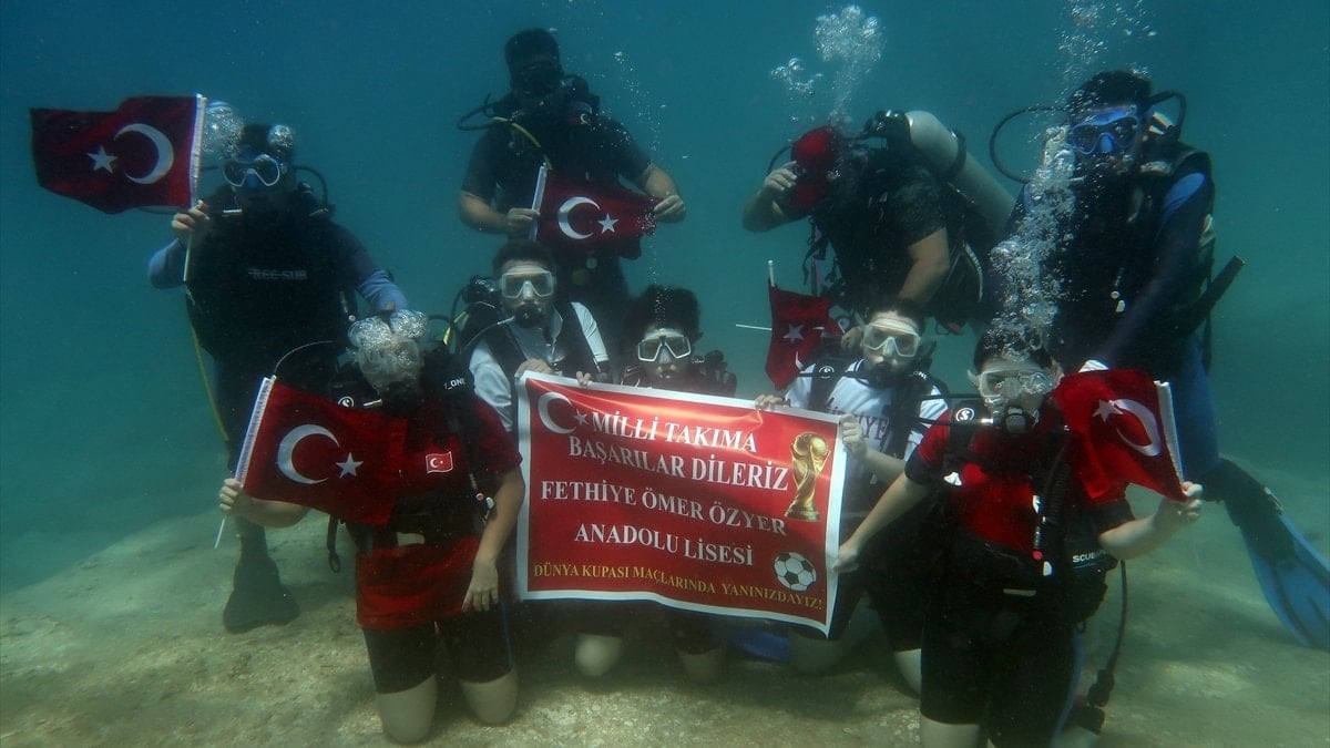 Fethiye’de Milli Takım’a deniz altında destek