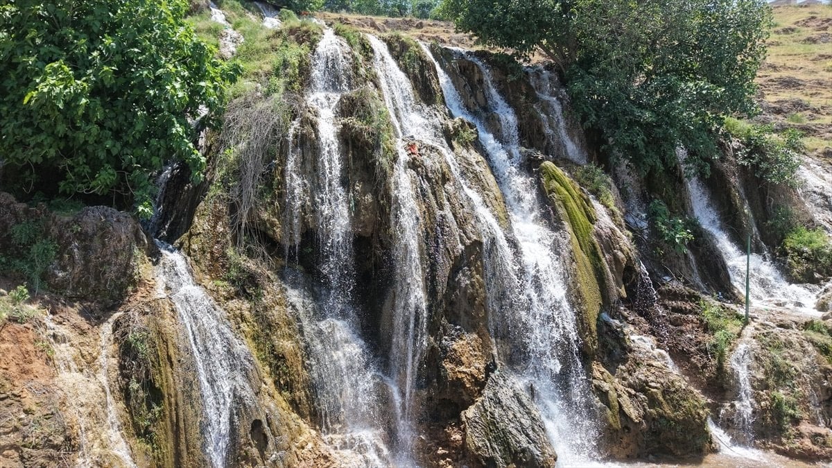 Gaziantep’te kuruyan Sakçagözü Şelalesi yağışlar sonrası canlandı