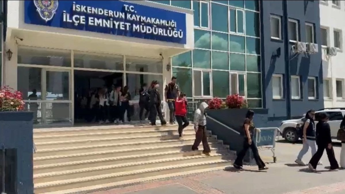 Hatay’da masaj salonlarına operasyon: Kaçak çalıştırılan 31 Taylandlı kadın yakalandı