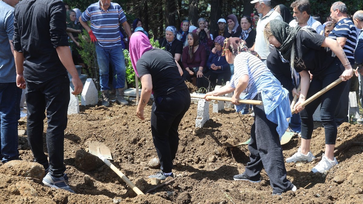 Hatay’da nişanlısı tarafından öldürülen genç kız ve babası defnedildi