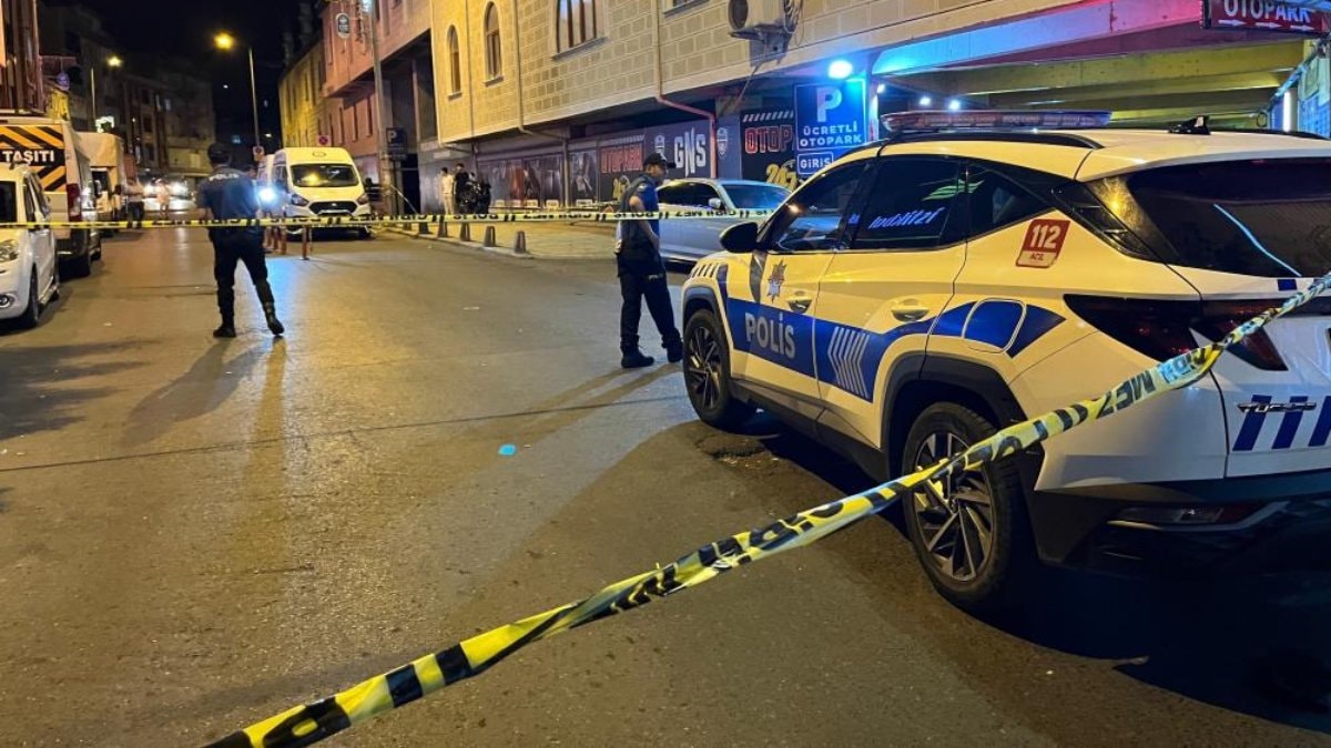 İstanbul Eyüpsultan’da motosikletli şüphelilerden silahlı saldırı: 1 yaralı