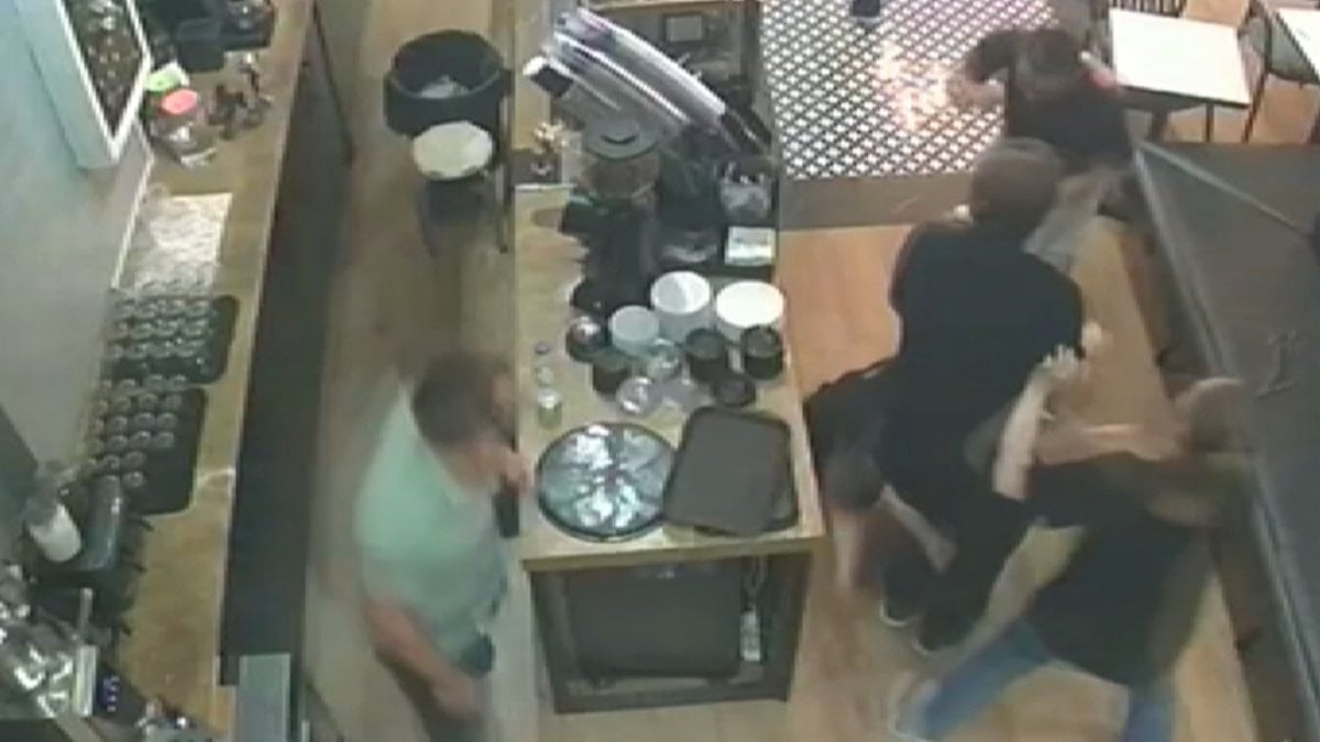 İstanbul Kadıköy’de kafe çalışanına saldıran şüpheli yakalandı