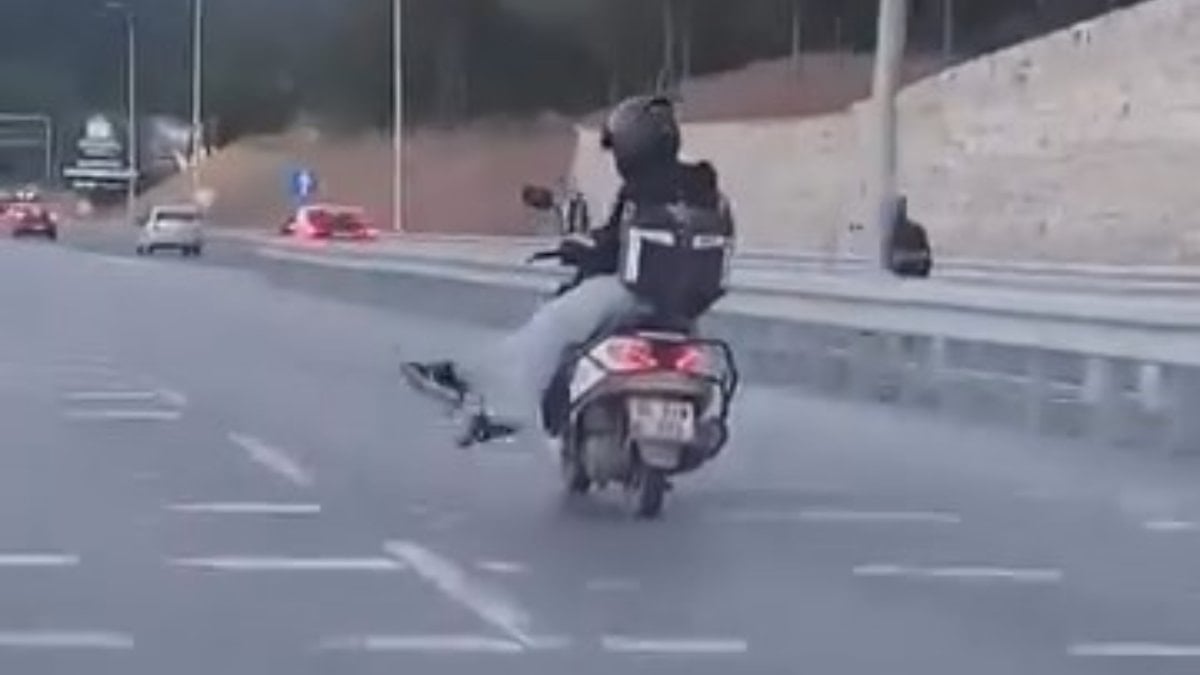 İstanbul’da seyir halindeki motokuryenin tehlikeli hareketleri kamerada