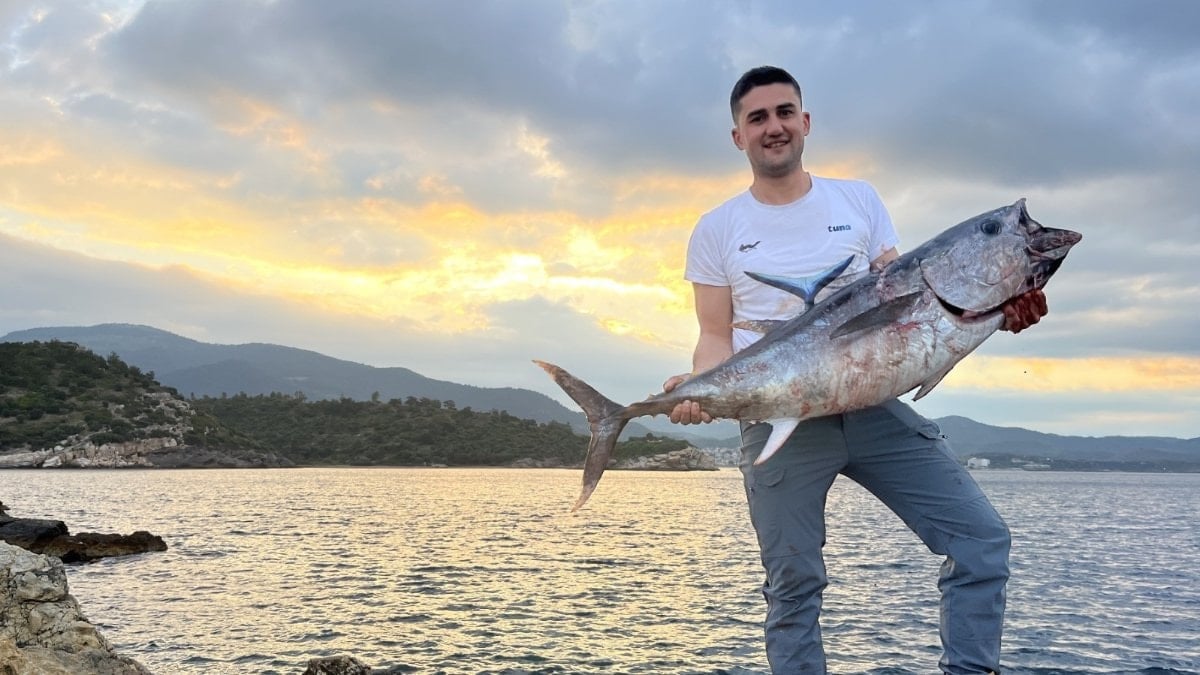İzmir’de saatler süren dev orkinos avı
