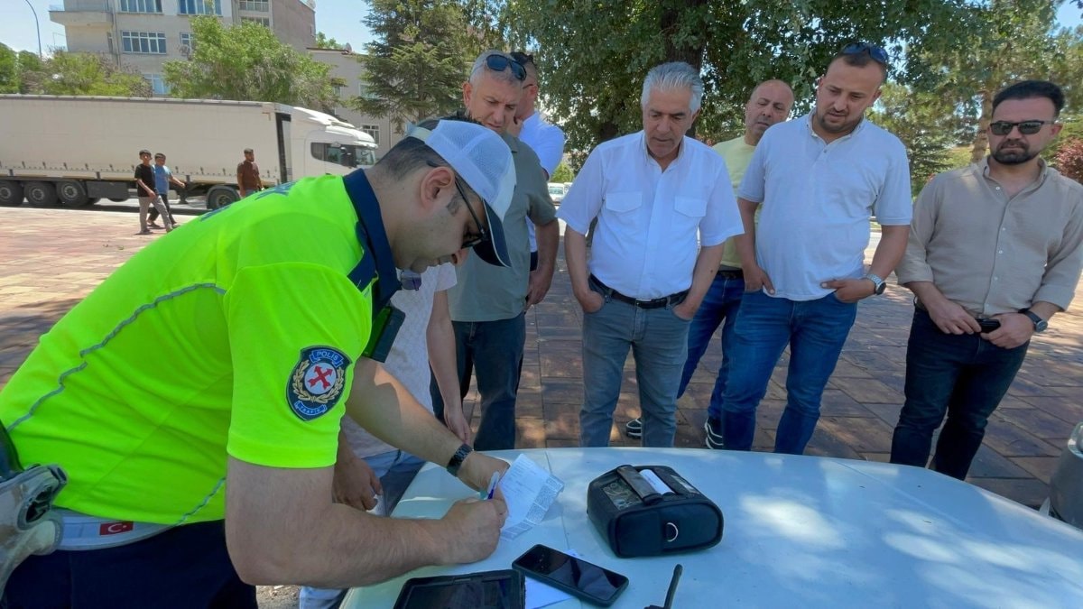Karaman’da taksiciler müşteri kılığına girdi, korsan taksiciyi yakalattı