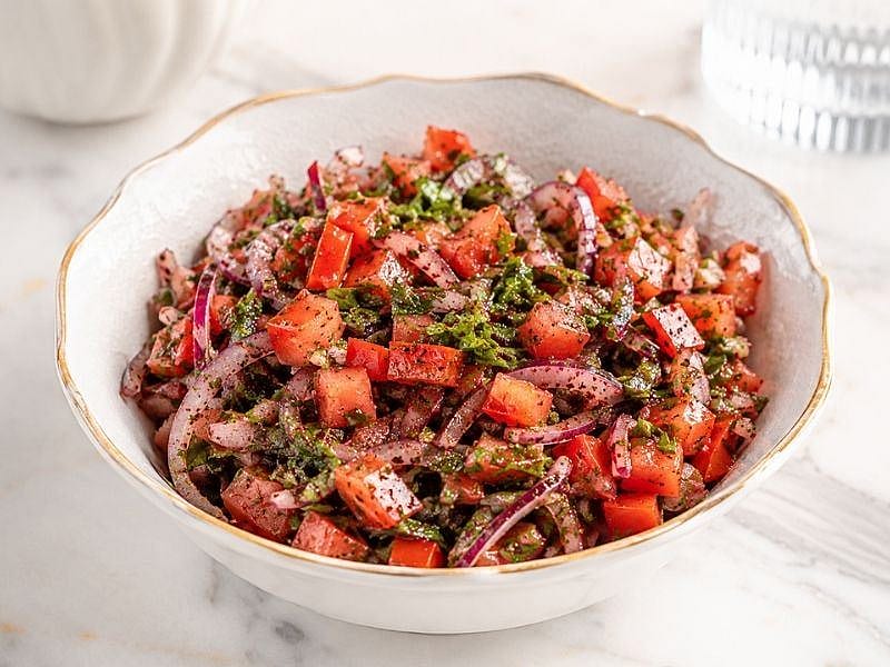 Kebapçıların Meşhur Tablacı Salatası Tarifi