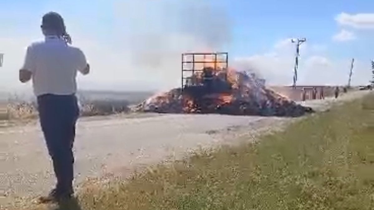 Kırklareli’de saman balyası yüklü römorkta yangın