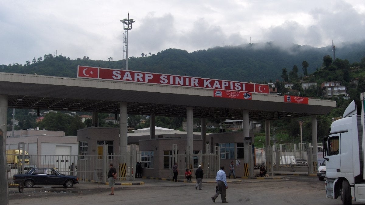 Kurban Bayramı hareketliliği: Sarp Sınır Kapısı’ndan 185 bini aşkın yolcu geçti