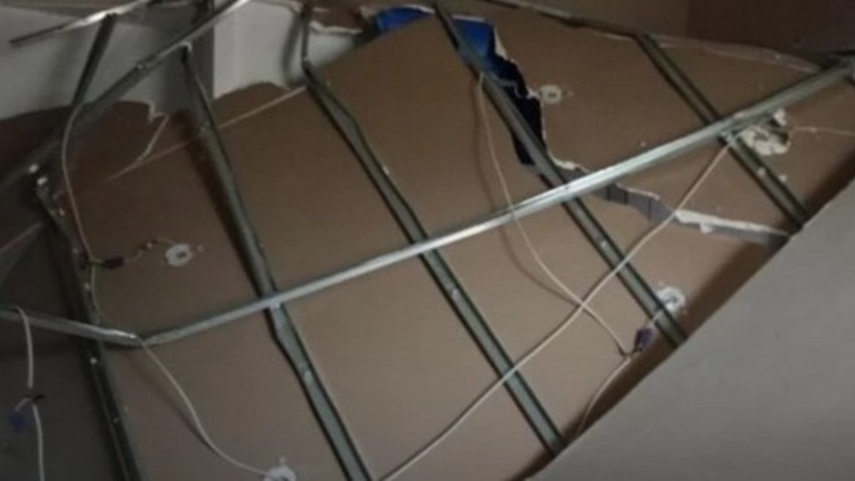 Manisa’da evin asma tavanı çöktü: 3 yaralı