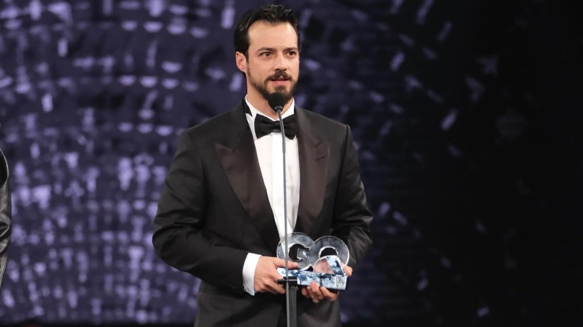 Mert Yazıcıoğlu’ndan aşk paylaşımı! Sevgilisi Zeynep Artukmaç ile poz verdi