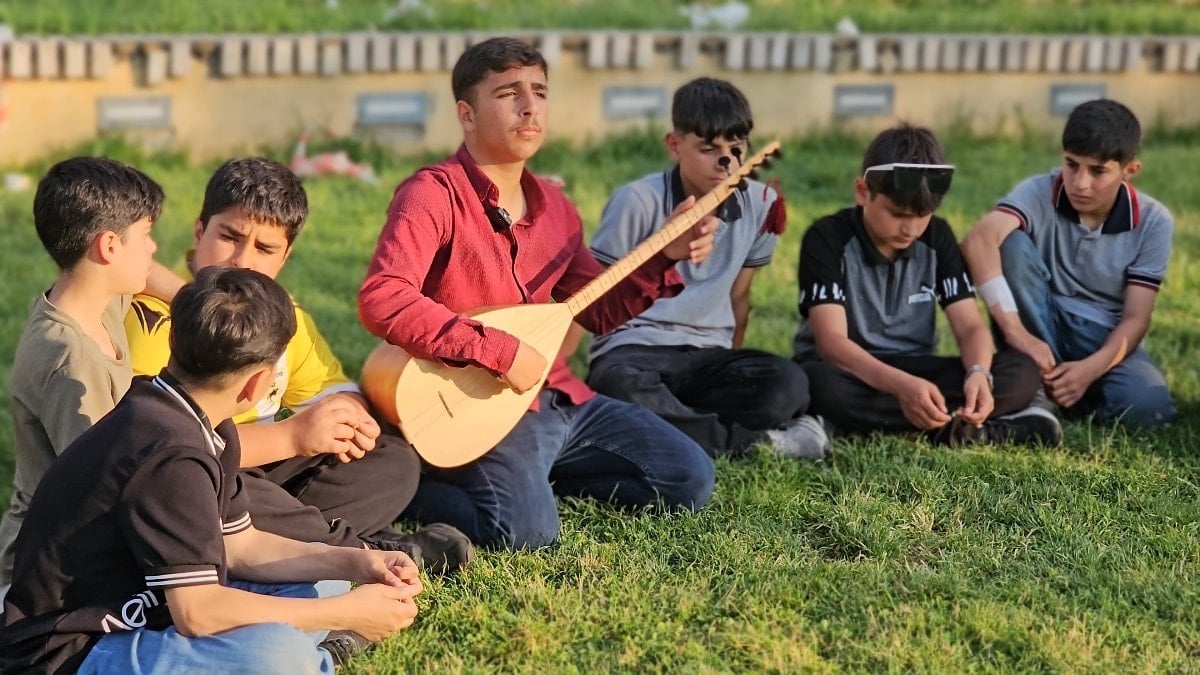 Muş’ta 14 yaşındaki gencin bağlama yeteneği dikkat çekiyor
