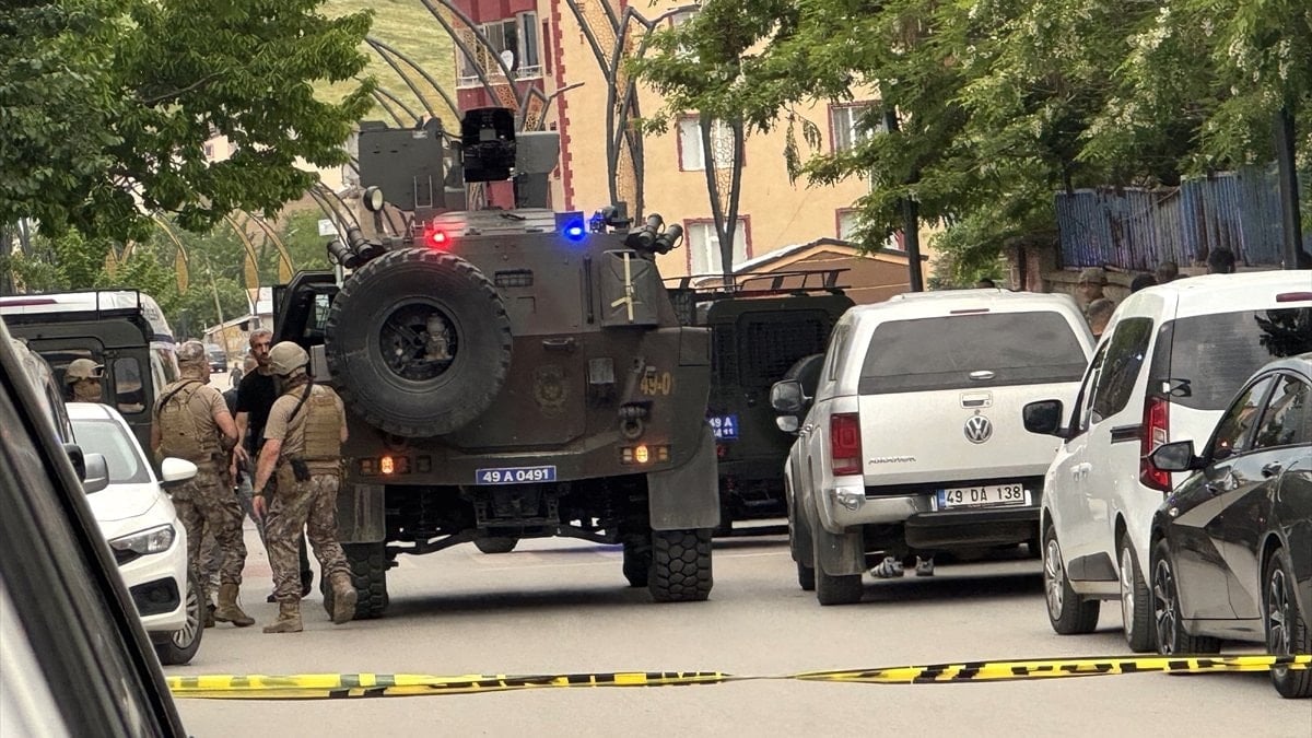Muş’ta kardeşini ve polis memurunu yaralayan şahıs etkisiz hale getirildi