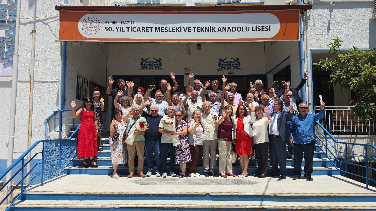 Nazilli’de yarım asırlık buluşma: İlk mezunlar tekrar bir araya geldi