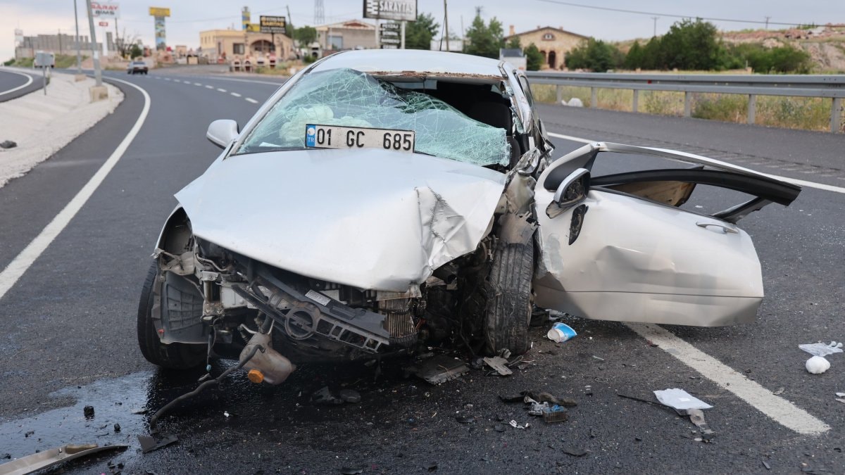 Nevşehir’de otomobil direğe çarptı: 1 çocuk ölü, 3 yaralı