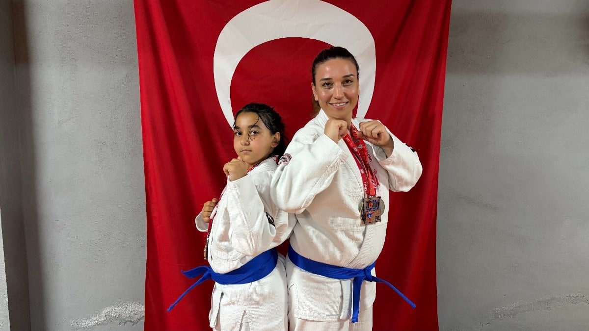 Osmaniye’de anne kız minderde ter döküyor