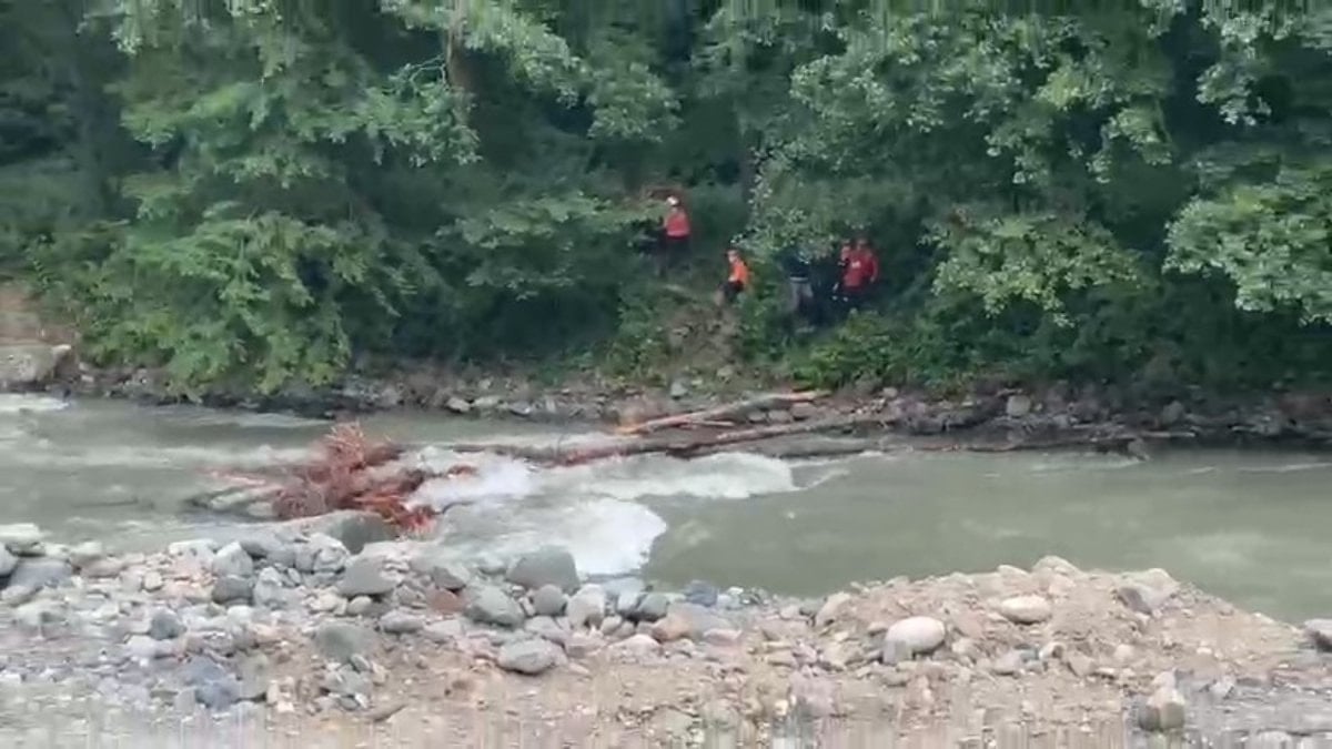 Rize’de kayıp şahsı arama çalışmalarında bir personel hayatını kaybetti
