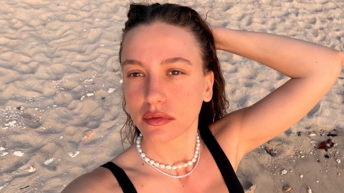 Serenay Sarıkaya sezonu açtı! Anne-kız tatile çıktılar