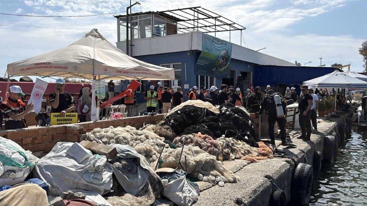 Tekirdağ’da denizin dibinden lastik ve demir borular çıktı