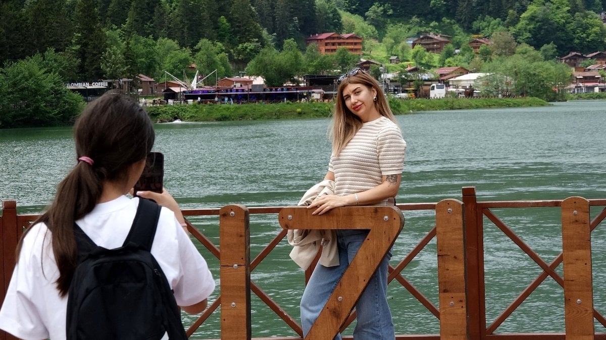 Trabzon Uzungöl’e ziyaretçi akını