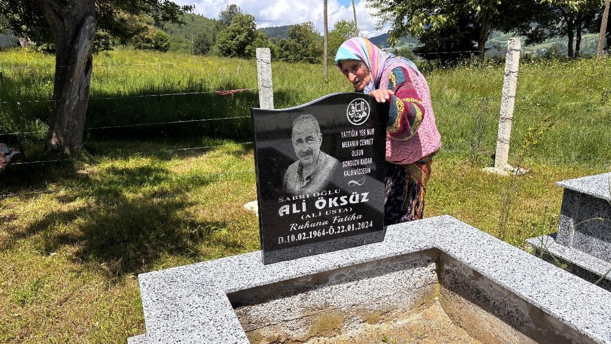 Trabzon’da yaşlı kadın, her gün ölen eşi ve oğlu için mezarlığa gidiyor