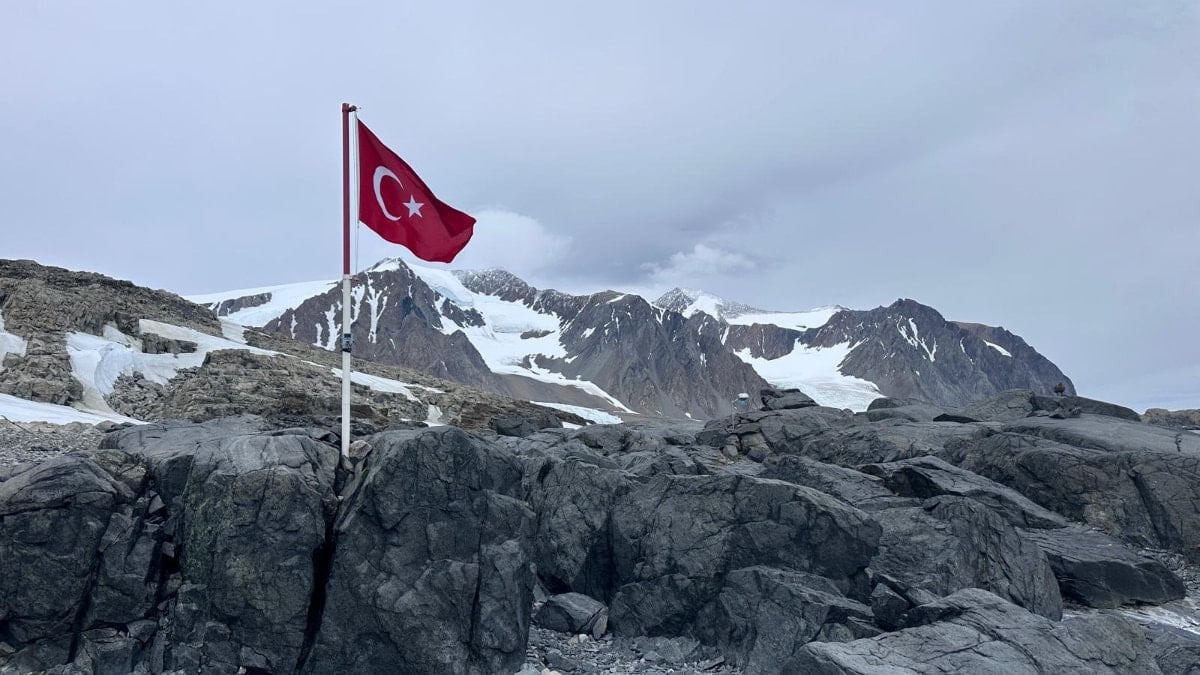 Türk bilim insanları Antarktika’dan uyardı: Buzullar yılda 10 metre eriyor