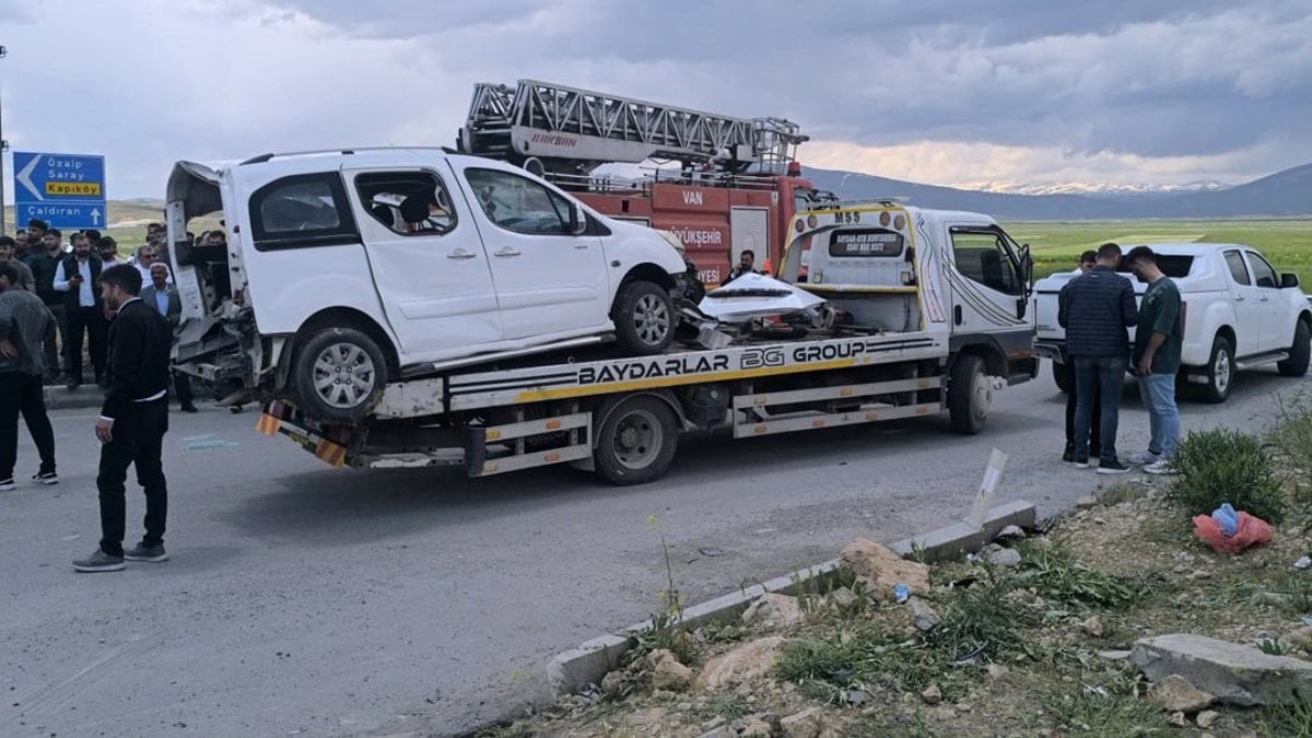Van’da trafik kazası: Aynı aileden 4 can kaybı