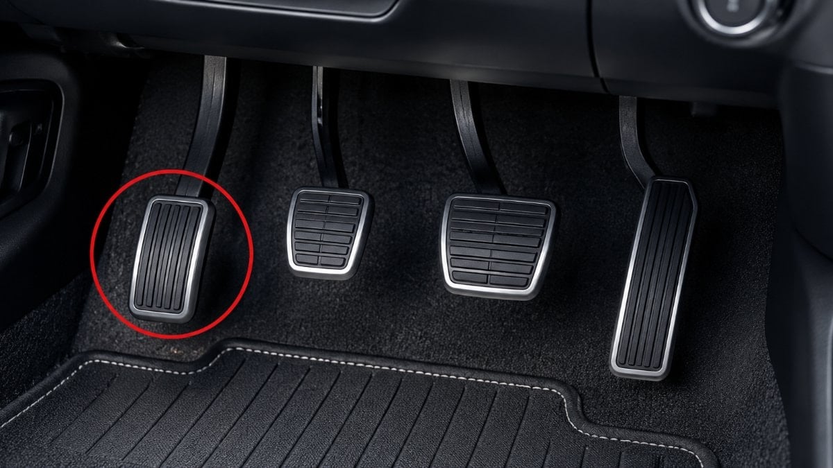 Yeni nesil ilk kez görüyor: Arabalardaki 4. pedal bakın ne işe yarıyormuş