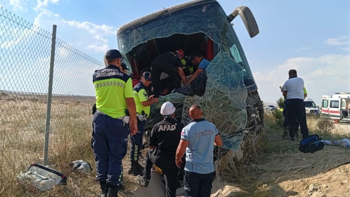 Ankara-Niğde Otoyolu’nda yolcu otobüsü kontrolden çıktı: Yaralılar var