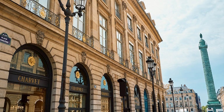 Chanel’in Charvet Hamlesi Ne Anlama Geliyor?