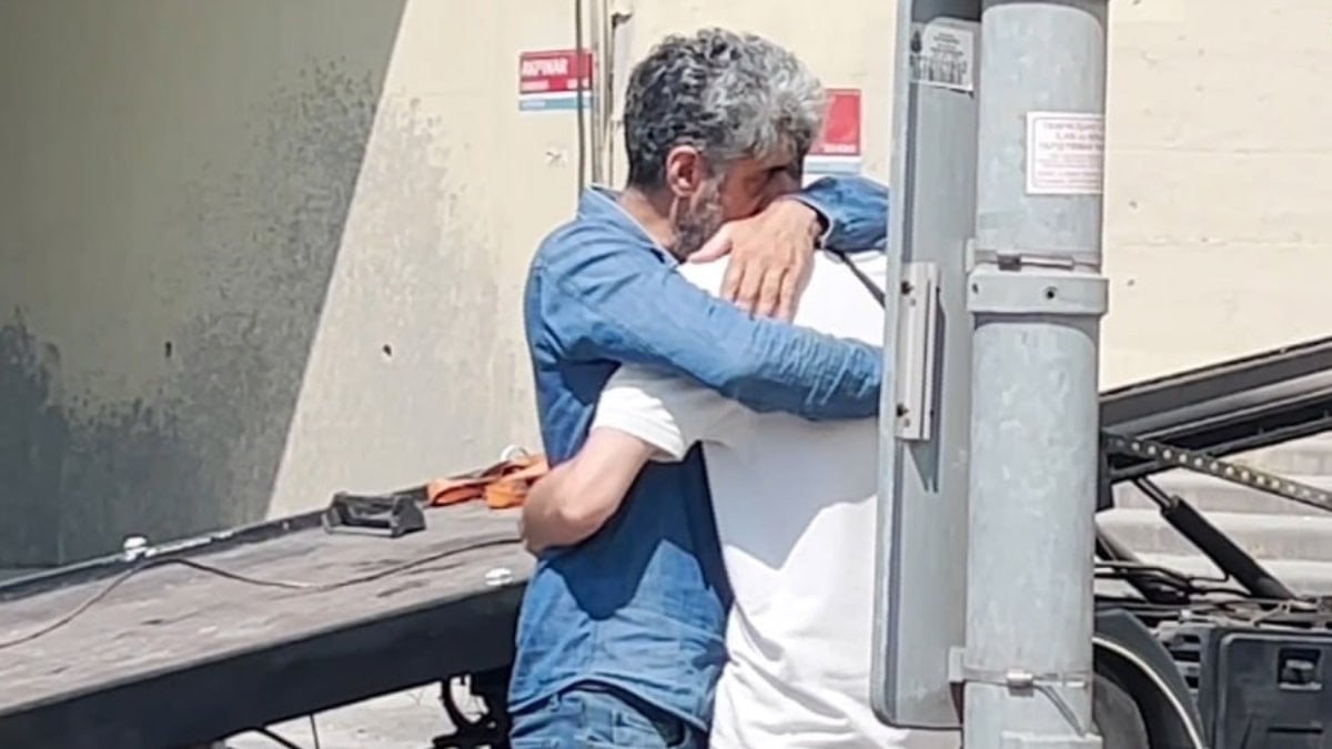 İstanbul’da kırmızı ışık ihlali kazaya yol açtı: Babadan oğluna “gelen mala gelsin” tesellisi