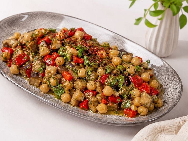 Pratik Közlenmiş Patlıcanlı Nohut Salatası Tarifi