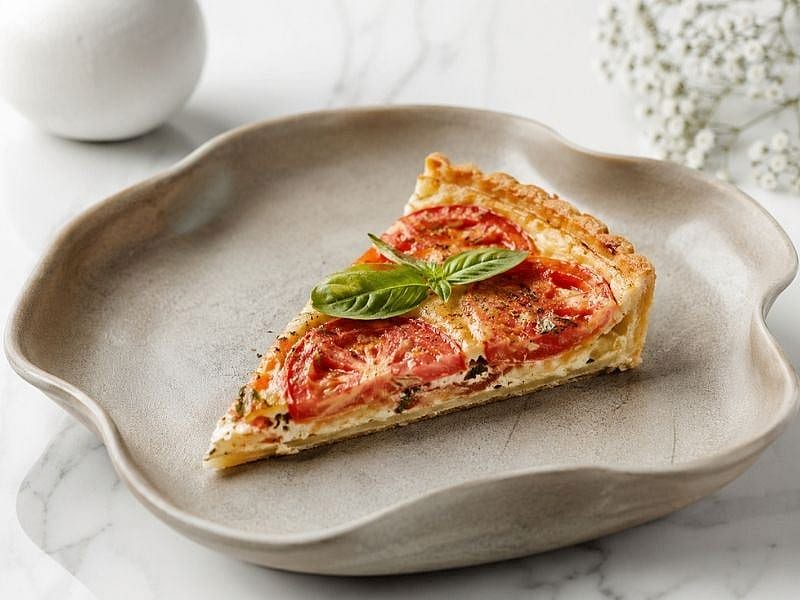 Yaz Sofralarına Yakışan Domatesli Tart Tarifi