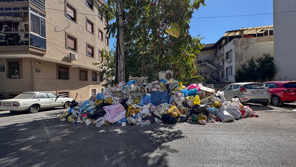 İzmir Buca’da çöp dağları