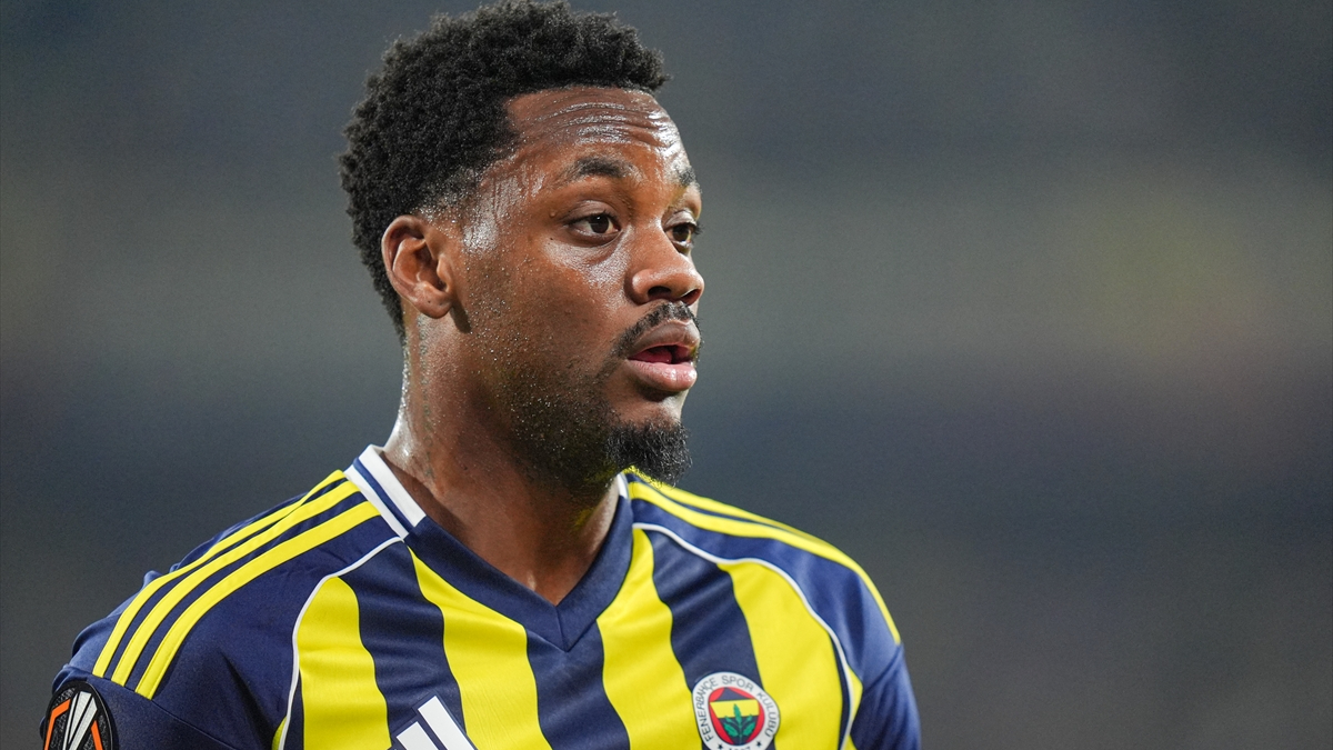 Jhon Duran 2 ay sonra forma giydi