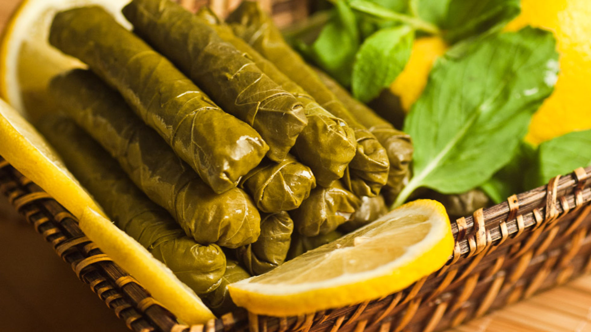 Yaprak Sarmasını Kim Buldu