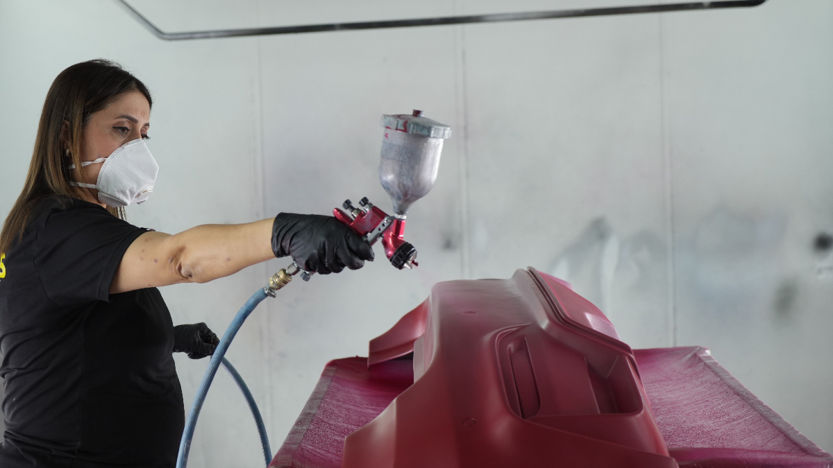 Antalya’da eşinin yanında usta oldu