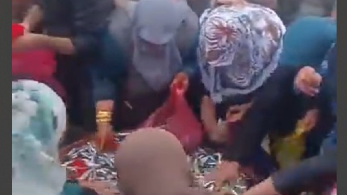 Eskişehir’de bedava hamsi izdihamı