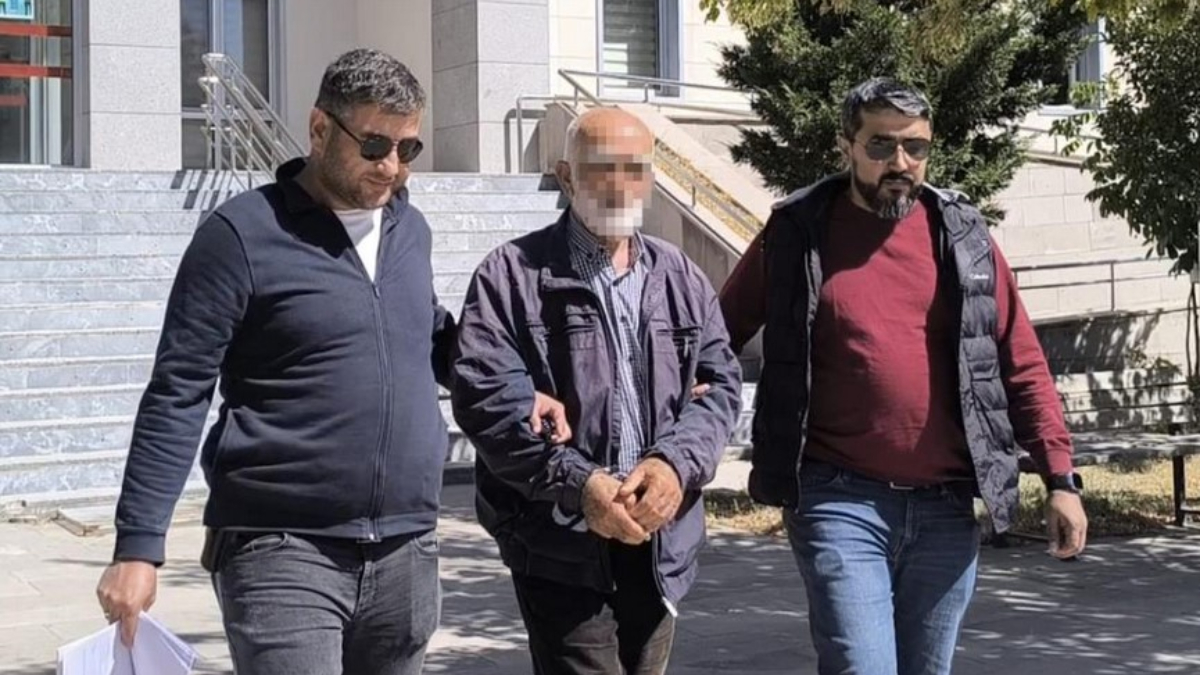 Afyonkarahisar’da 71 yaşındaki suçlu, kardeşinin kimliğini kullanırken yakalandı