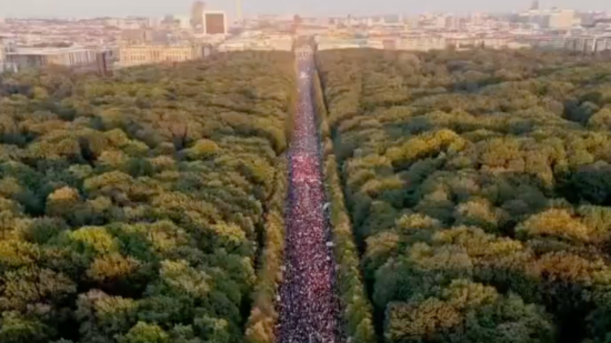 Almanya’daki en büyük Gazze yürüyüşü: 100 bini aşkın kişi katıldı