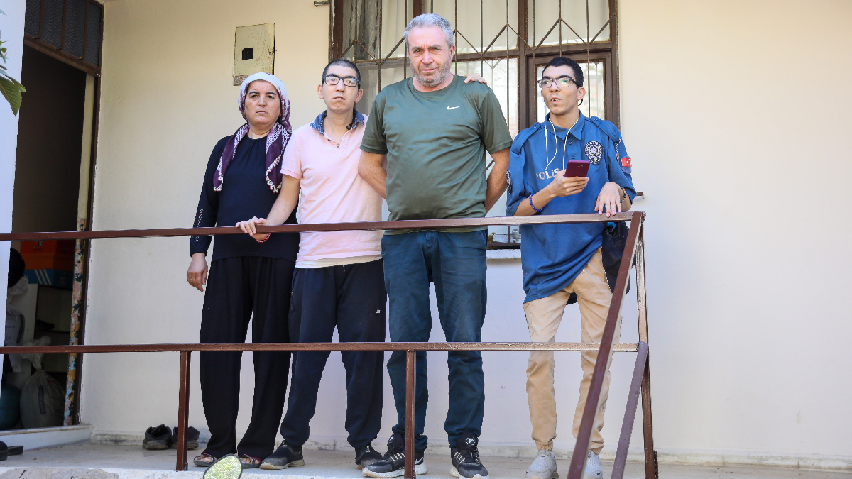 Antalya’da engelli çocukları için ev yaptırmak isterken birikimini de kaybetti