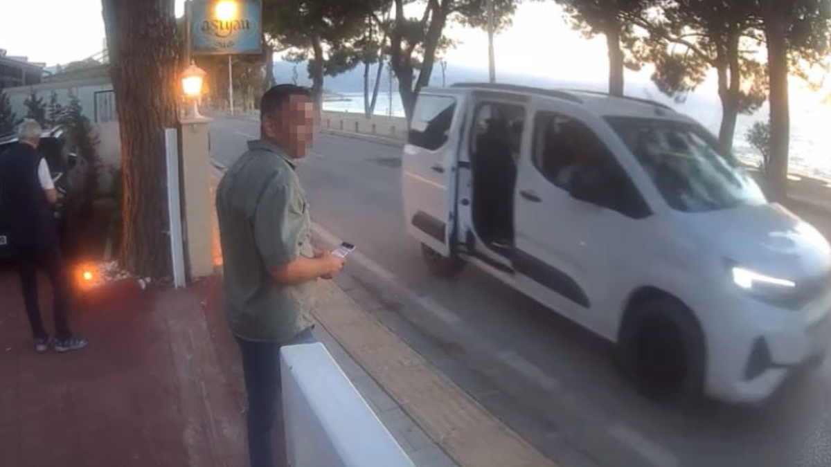 Bursa’da kafeye silahlı saldırı kamerada